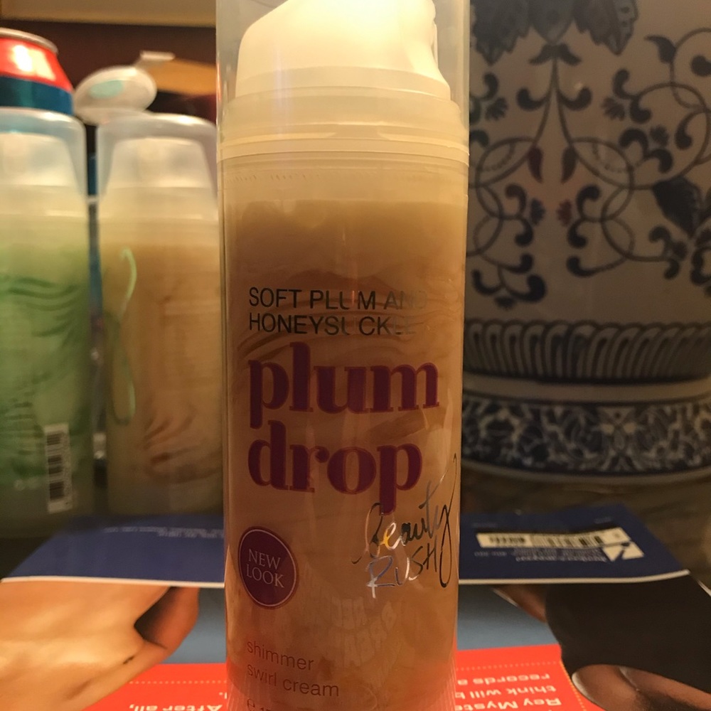 Plum drop shimmer swirl cream. Victoria secret NWT